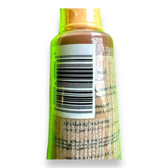 The Beauty Crop Vitamin Babe Skin Loving Foundation 15w - Picture 2 of 5